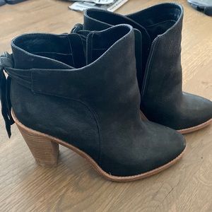 Vince Camuto Linford bootie - size 8